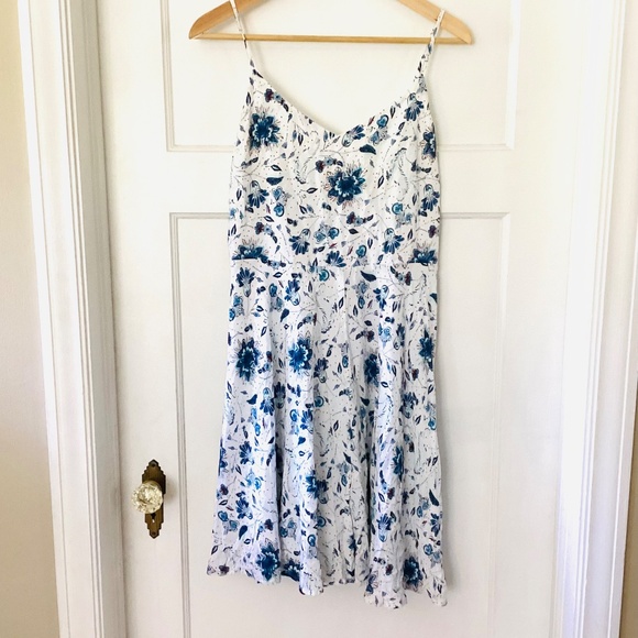 GAP Fit & Flair Blue Floral Cami Summer Dress Ruched Back Lined Women’s Sz M - Picture 2 of 14